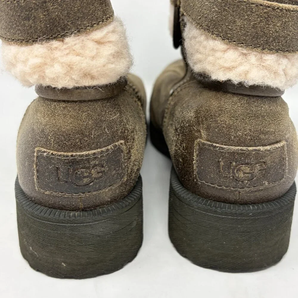 UGG women's Blayre III short boots 6 sherpa green sheepswool cuff buckle snow